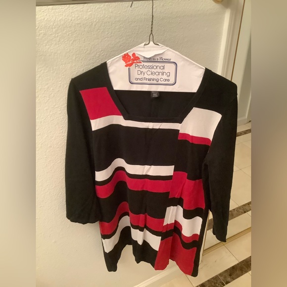 Like New Sweater lightweight Tunic style Gorgeous looking - Picture 4 of 4